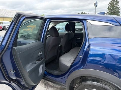 Used 2025 Nissan Kicks SV AWD/4WD image 39