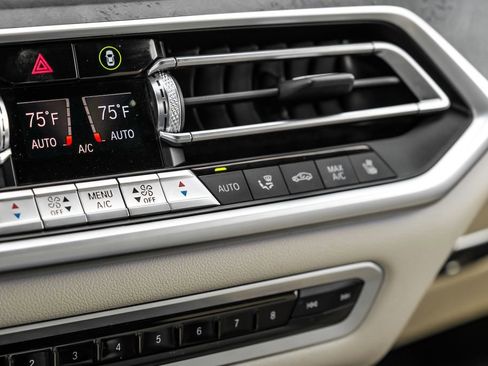 Used 2022 BMW X5 M50i w/ Executive Package image 30