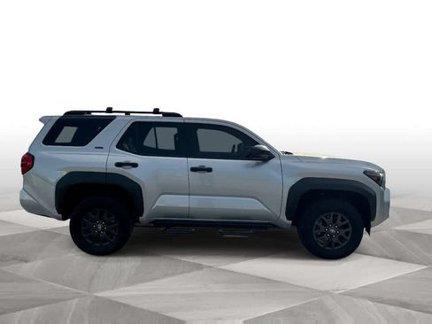 Used 2025 Toyota 4Runner SR5 AWD/4WD image 9