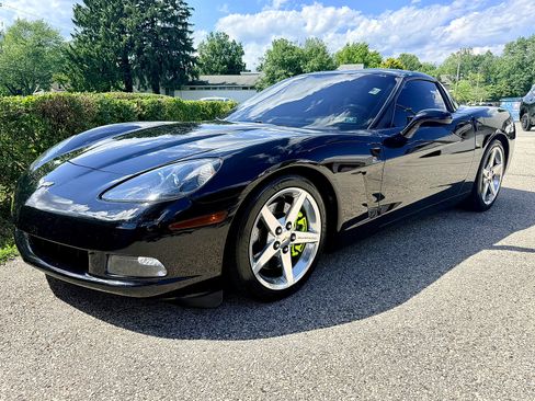 Used 2005 Chevrolet Corvette Coupe w/ Preferred Equipment Group RWD image 9