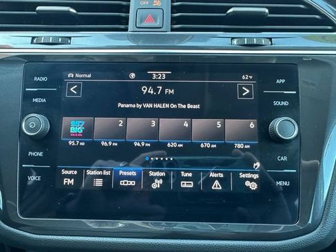Used 2023 Volkswagen Tiguan SE AWD/4WD image 24