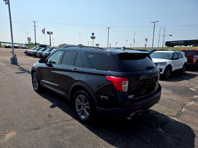 Used 2022 Ford Explorer XLT w/ Equipment Group 202A AWD/4WD image 5