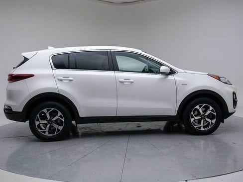 Used 2022 Kia Sportage LX image 8