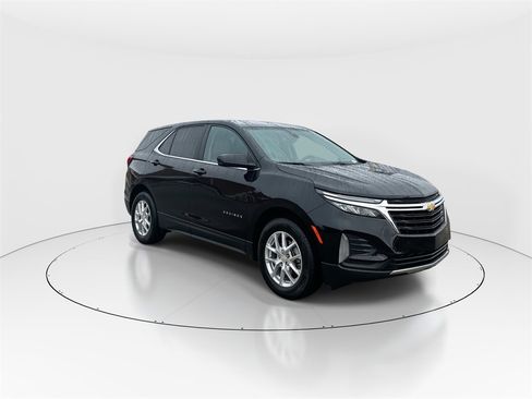 Used 2024 Chevrolet Equinox LT image 2