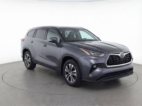 Used 2020 Toyota Highlander XLE image 7