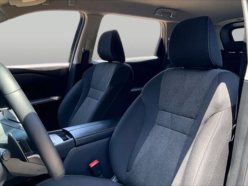 Certified 2025 Nissan Rogue SV FWD image 8