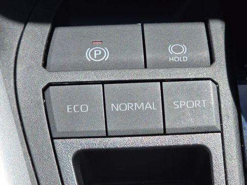 Used 2024 Toyota RAV4 XLE FWD image 9