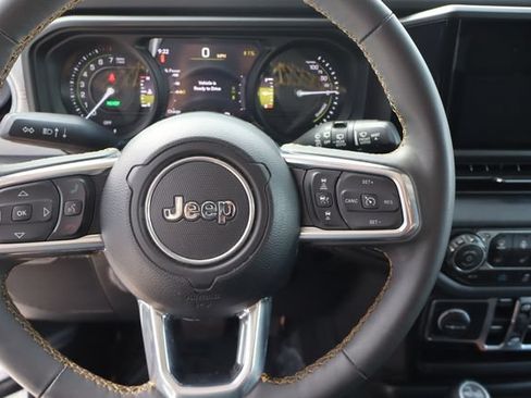 Used 2024 Jeep Wrangler Unlimited Sahara AWD/4WD image 29
