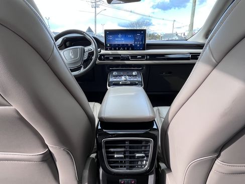 Used 2021 Lincoln Nautilus Reserve image 25