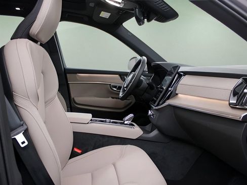 New 2026 Volvo XC90 B6 Plus w/ Protection Package Premier image 24