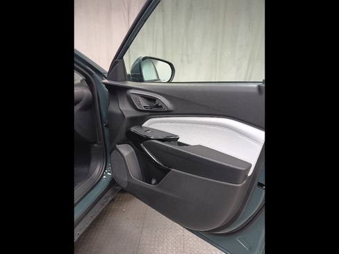 New 2026 Chevrolet Trax LT w/ Sunroof Package image 8