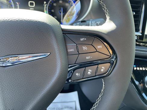 New 2026 Chrysler Pacifica Select image 17