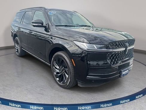 New 2026 Lincoln Navigator Reserve w/ Jet Appearance Package AWD/4WD image 3
