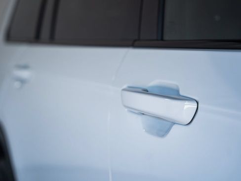 New 2026 Jeep Grand Cherokee L Laredo AWD/4WD image 18