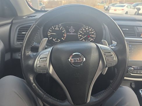 Used 2016 Nissan Altima 3.5 SL w/ 3.5 Technology Package image 18