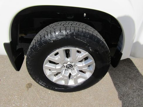 Used 2022 Nissan Frontier SV w/ Technology Package image 11