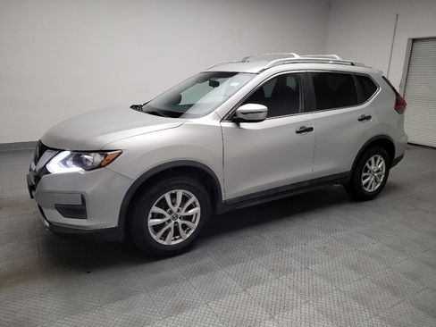 Used 2019 Nissan Rogue SV FWD image 2