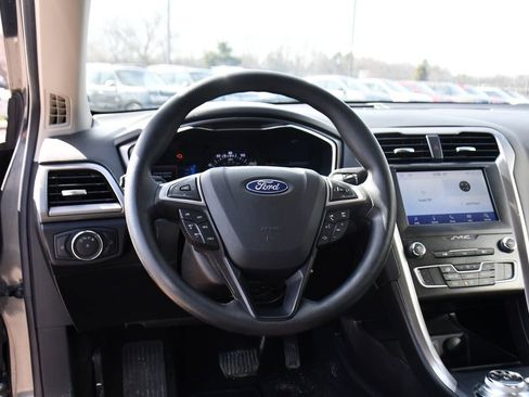 Used 2020 Ford Fusion SE image 12