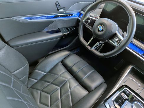 Certified 2023 BMW 740i 740i w/ Executive Package image 35