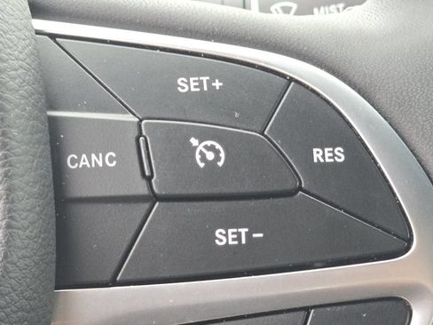 Used 2025 Chrysler Pacifica Select FWD image 30