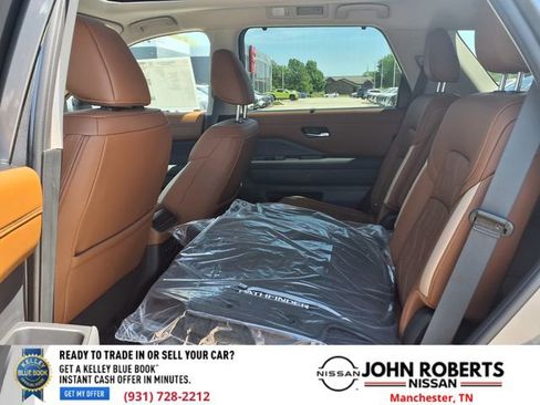 New 2026 Nissan Pathfinder Platinum AWD/4WD image 9