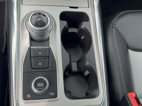 Certified 2022 Ford Explorer XLT w/ Equipment Group 202A image 15