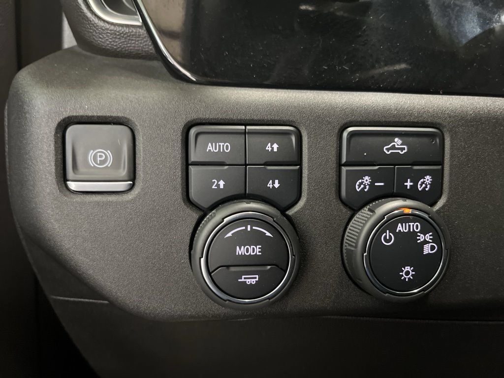 Used 2023 Chevrolet Silverado 1500 LT AWD/4WD image 13