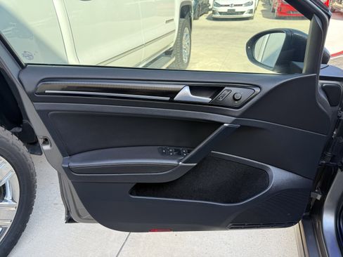 Used 2015 Volkswagen Golf R 4-Door image 32