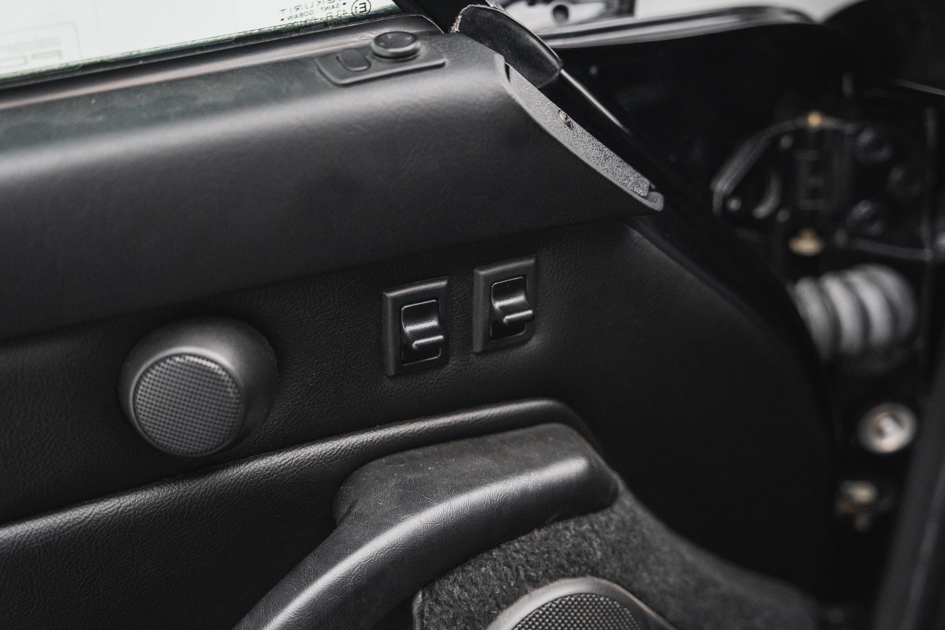Used 1995 Porsche 911 Carrera RWD image 51