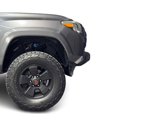 Used 2018 Toyota Tacoma SR5 RWD image 9