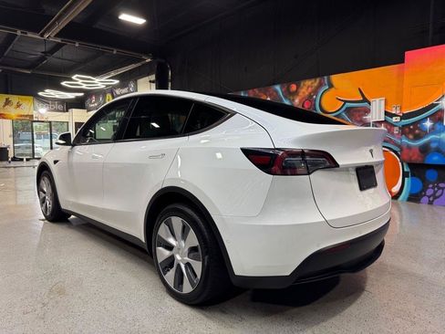 Used 2021 Tesla Model Y Long Range AWD/4WD image 3