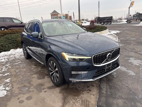 Certified 2023 Volvo XC60 B5 Plus w/ Climate Package image 3