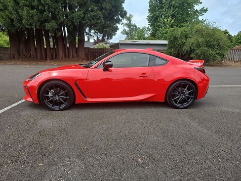 Used 2023 Toyota GR86 Premium w/ ALL Weather Mat Package (TMS) RWD image 3