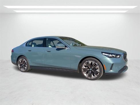 New 2025 BMW 530i image 2