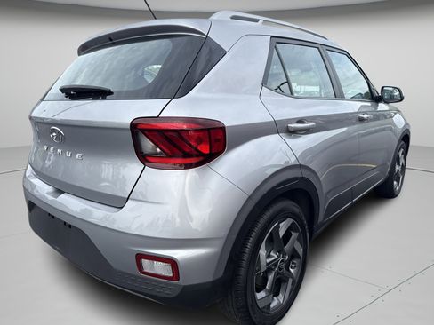 Used 2025 Hyundai Venue SEL FWD image 39