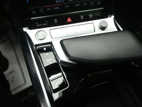 Used 2022 Audi e-tron Premium Plus w/ Premium Plus Package AWD/4WD image 13