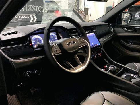 New 2025 Jeep Grand Cherokee Limited w/ Black Appearance Package image 7