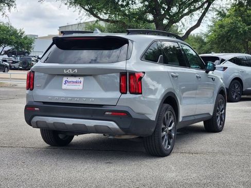 Used 2022 Kia Sorento SX Prestige image 3