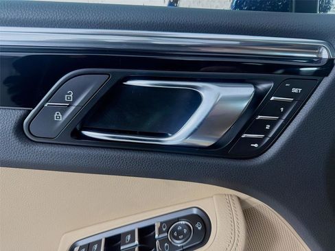 New 2026 Porsche Macan image 8