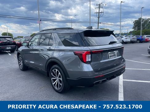 Used 2025 Ford Explorer ST-Line AWD/4WD image 3