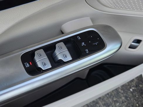 Used 2024 Mercedes-Benz C 300 4MATIC Sedan image 11