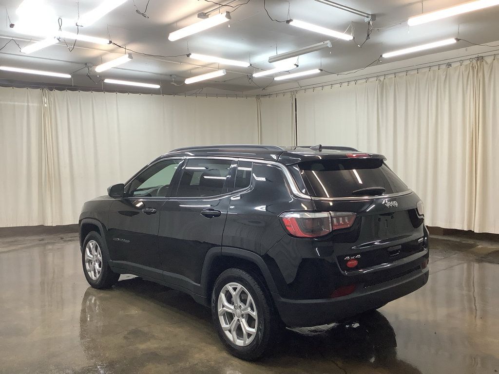 Used 2024 Jeep Compass Latitude AWD/4WD image 9