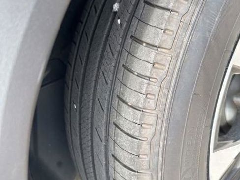 Used 2025 Toyota Highlander XLE image 33