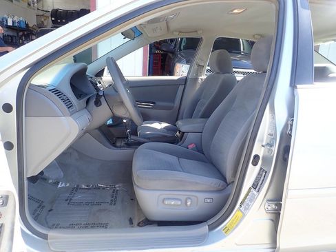 Used 2005 Toyota Camry SE image 7