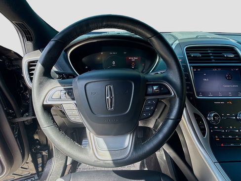 Used 2020 Lincoln Nautilus FWD image 8