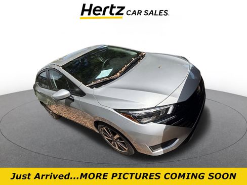 Used 2025 Nissan Versa SV image 1