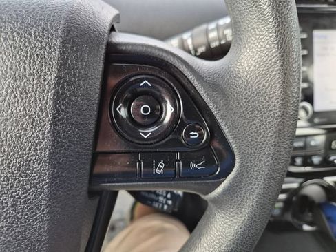 Used 2022 Toyota Prius LE AWD/4WD image 19