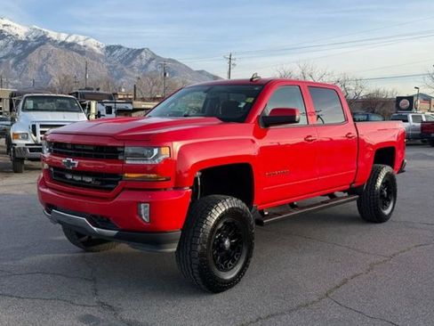 Used 2017 Chevrolet Silverado 1500 LT image 2