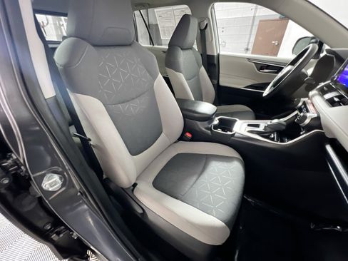 Used 2025 Toyota RAV4 XLE w/ Convenience Package FWD image 31