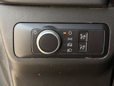 Used 2020 Ford Escape SE image 24